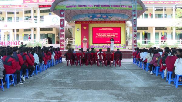 Văn Quan: Hơn 600 học sinh được tuyên truyền, tuyển sinh Quân sự
