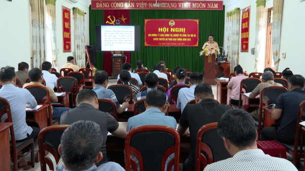 Hội Nông dân huyện Văn Quan bồi dưỡng lý luận chính trị và nghiệp vụ công tác Hội.