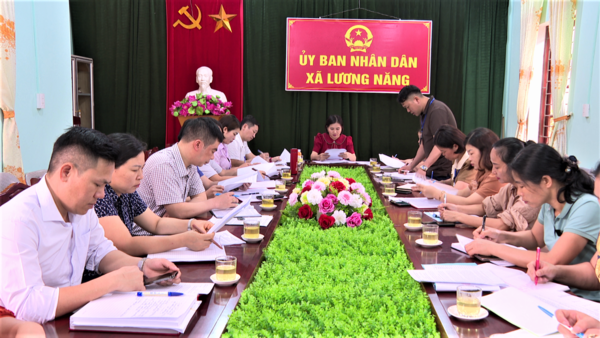 Ban Kinh tế - Xã hội HĐND huyện giám sát công tác xóa mù chữ tại xã Lương Năng, Tri Lễ