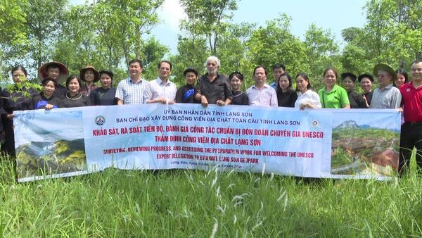 Đoàn khảo sát, rà soát tiến độ, đánh giá công tác chuẩn bị đón Đoàn chuyên gia UNESCO thẩm định Công viên địa chất Lạng Sơn khảo sát thực địa tại huyện Văn Quan