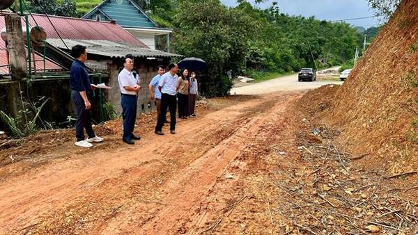 Thường trực HĐND huyện giám sát đối với Ban Quản lý dư án đầu tư xây dựng huyện