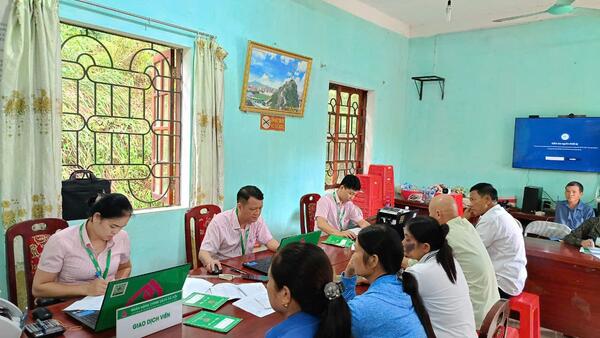 PHÒNG GIAO DỊCH NGÂN HÀNG CSXH VĂN QUAN GIỮ MẠNG LƯỚI ĐIỂM GIAO DỊCH XÃ GẦN DÂN, ĐẢM BẢO NGUỒN VỐN TÍN DỤNG CHÍNH SÁCH ĐƯỢC THÔNG SUỐT VÀ KỊP THỜI
