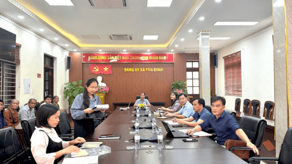 TRAO TẶNG QUÀ CỦA ĐOÀN ĐẠI BIỂU QUỐC HỘI TỈNH LẠNG SƠN CHO CÁC HỘ CÓ HOÀN CẢNH KHÓ KHĂN TẠI XÃ VĂN QUAN