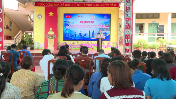 Tư vấn, giới thiệu việc làm cho người lao động tại cụm xã Văn Quan.